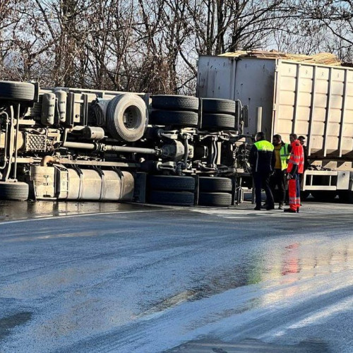 Accident rutier pe DN 66, un șofer din Alba a fost rănit