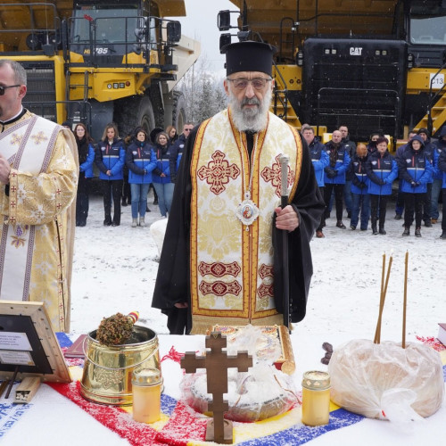 Arhiepiscopul Irineu binecuvântează camioane de la Cupru Min SA