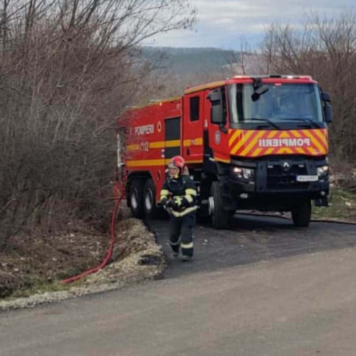 Incendiu în Avram Iancu, pompierii intervin rapid