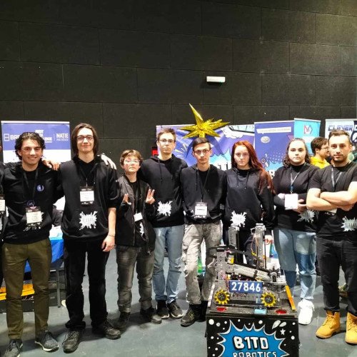 Echipa de robotică a Colegiului Național &quot;Lucian Blaga&quot; din Sebeș, premiată la Campionatul Regional