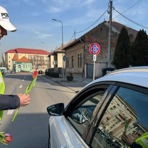 Politistii din Alba Iulia au &quot;amendat&quot; soferitele cu flori de 8 martie