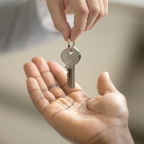 Prețuri mici în orașele abandonate din România