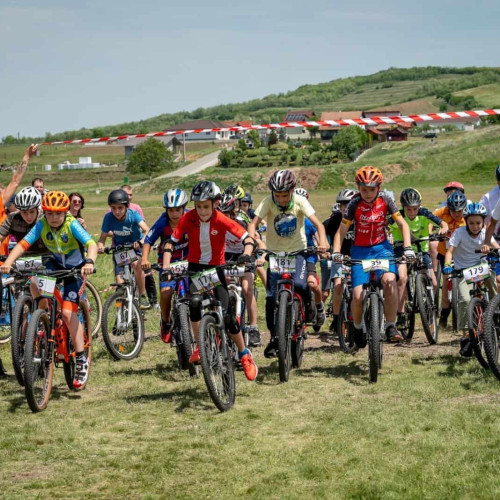 Sute de copii participanți la Junior Bike Race în Ciugud