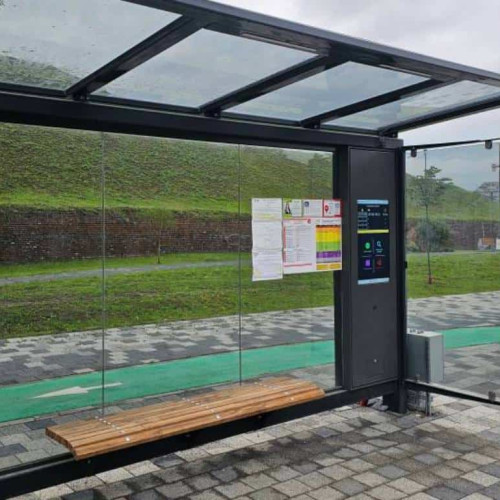 Sistemul interactiv de informare din stațiile de autobuz din Alba Iulia a fost pus în funcțiune, conform anunțului reprezentanților primăriei. Potrivit alba24.ro, noile panouri inteligente permit călătorilor să acceseze în timp real informații despre deplasări și alte date utile.