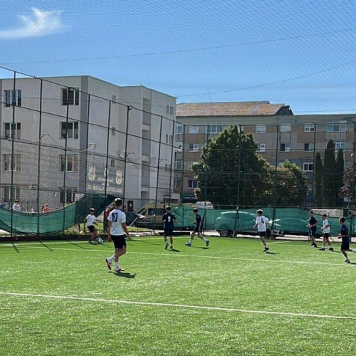 Copii de gimnaziu din Alba au aratat un spirit de echipa și pasiune pentru sport în cadrul competiției de mini-fotbal, Cupa &quot;Nicolae Stanciu&quot; 2025, potrivit alba24.ro. La final, au fost desemnați câștigătorii și s-au făcut premierea celor mai buni jucători din fiecare categorie.