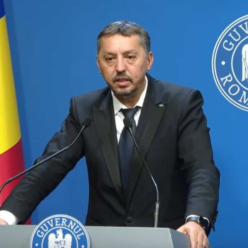 Toate diplomele din țară, inclusiv cele de Bacalaureat, licență, masterat și doctorat, vor avea pe ele menționat nivelul de calificare, potrivit informațiilor disponibile pe site-ul alba24.ro. Acest atu va fi implementat începând cu anul școlar următor, conform hotărâri de guvern. Autoritățile doresc să standardizeze toate documentele de acest gen, astfel încât orice diplomă emisă, fie că este în educație formală, non-formală sau informală, să afișeze clar nivelul de calificare obținut.