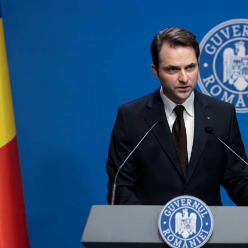 Ministrul Energiei, Sebastian Burduja, a discutat despre posibile măsuri pentru reducerea costurilor facturilor la energie. Potrivit acestuia, o opțiune ar fi o cotă mai mică de TVA, însă decizia va aparține Guvernului și Ministerului de Finanțe. Citează alba24.ro, ministrul menționează că, pe termen scurt, se pot face ajustări, iar orice român sau companie poate influența facturile dacă înțelege componentelor acestora.