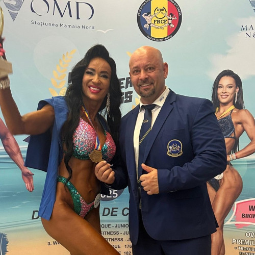 Mihaela Mih-Dehelean, sportivă de la CS Unirea Alba Iulia, a câștigat cel de-al treilea titlu național la culturism și fitness, într-un concurs desfășurat la Sibiu, potrivit alba24.ro. Conform sursei, aceasta notează că „Trei. Un număr, o trăire, o ridicare din abis. Am devenit pentru a treia oară campion național. O bucurie, o onoare, un drum din care se vad doar luminile rampei și se aud doar aplauzele.”..