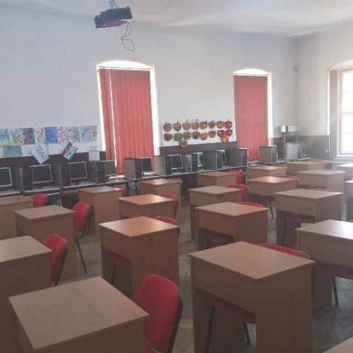 Elevii de liceu au susținut miercuri, 11 iunie, cea de-a doua probă scrisă la bacalaureat 2025, respectiv proba obligatorie a profilului, fie Matematică, fie Istorie. Potrivit site-ului edupedu.ro, candidații au avut trei ore pentru a rezolva subiectele. Rezultatele vor fi anunțate pe 20 iunie.