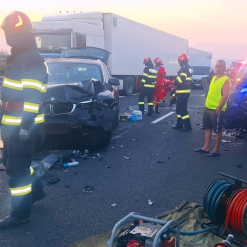 VIDEO: Accident grav pe autostrada A1, între Orăștie și Simeria. Șase persoane rănite, după un impact între trei mașini și un TIR