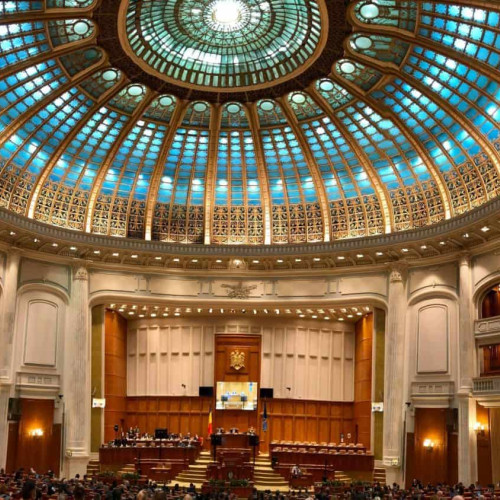 Oficial: parlamentarii nu mai primesc bani de la stat pentru chirie în București dacă au proprietăți în Capitală. Lege promulgată
