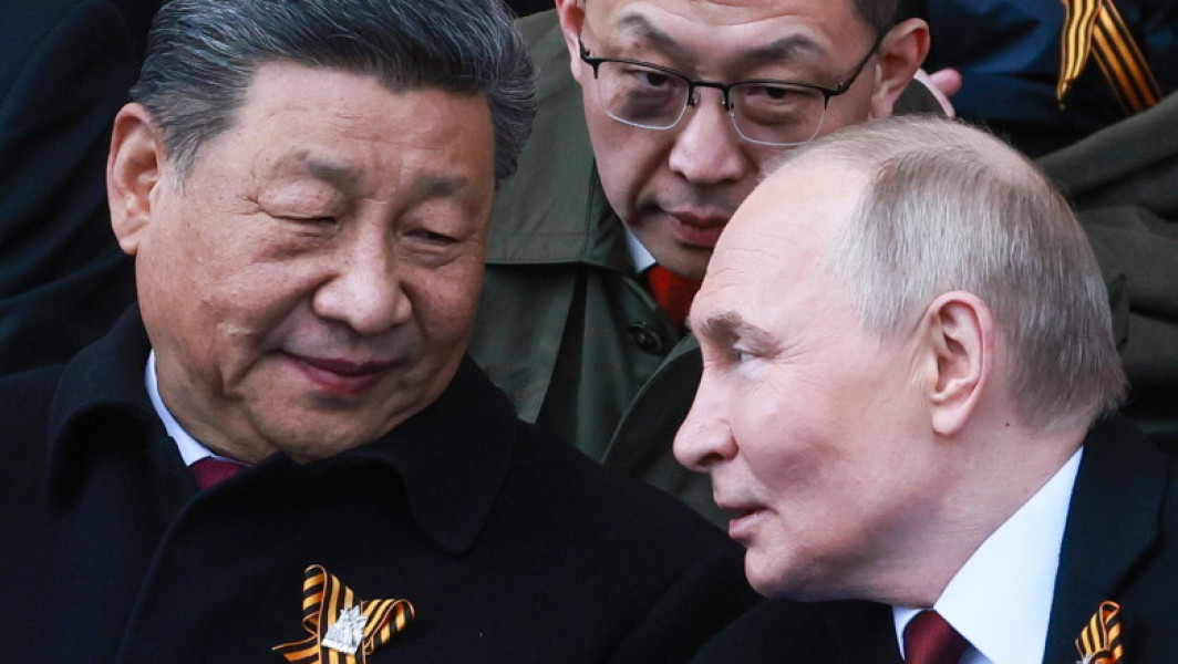 Liderii ruși și chinezi discută despre longevitate într-o paradă militară la Beijing