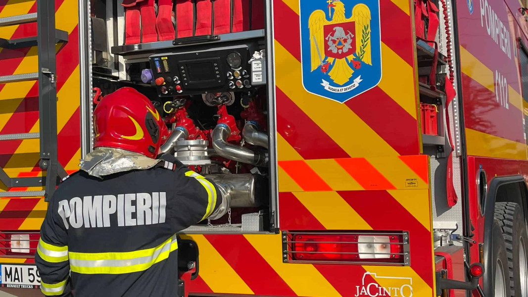 Accident rutier între două autoturisme la Aiud, intervenție a pompierilor