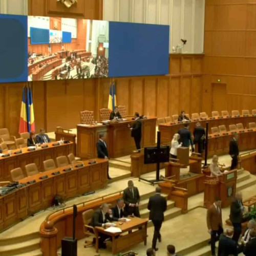 Senatul şi Camera Deputaţilor se reunesc pentru dezbaterea celor patru moţiuni de cenzură
