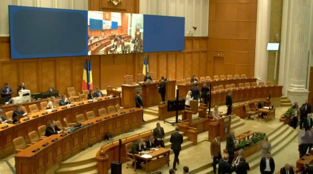 Senatul şi Camera Deputaţilor se reunesc pentru dezbaterea celor patru moţiuni de cenzură