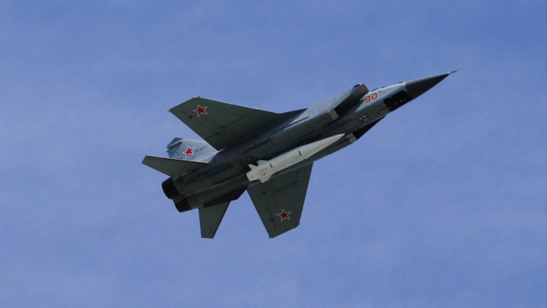 Rusia își extinde producția de armament: 2.500 de rachete de precizie planificate pentru 2025