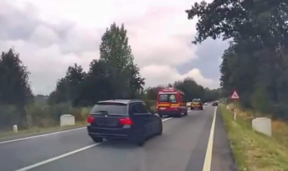 ISU Bihor avertizează asupra șoferilor care urmăresc ambulanțe în misiune