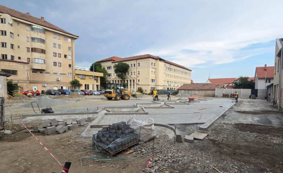 Parcare nouă în centrul Alba Iulia, cu 34 locuri