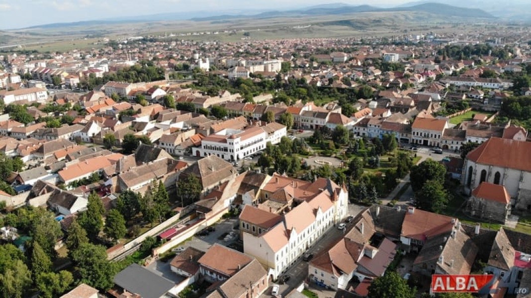 Parcul Primăriei din Sebeș va fi reabilitat începând din septembrie 2025